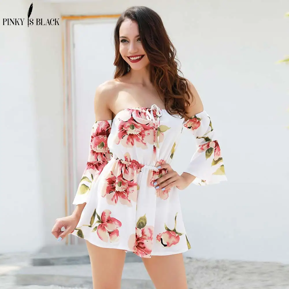 Женский комбинезон с открытыми плечами и цветочным принтом на