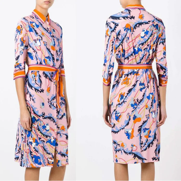 Элегантное трикотажное эластичное платье с отложным воротником и высокой талией