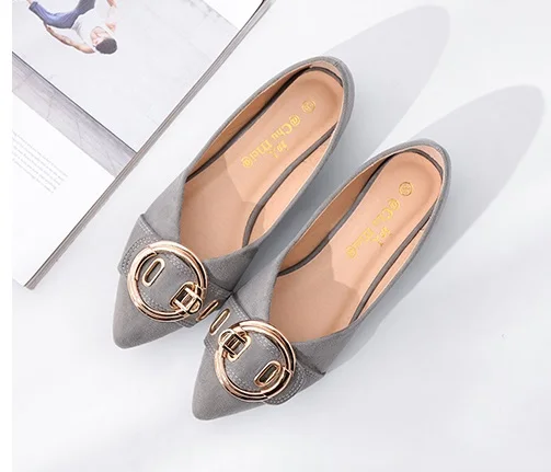 Женские блестящие гладкие туфли на шпильке с мягкой подошвой и низким вырезом из