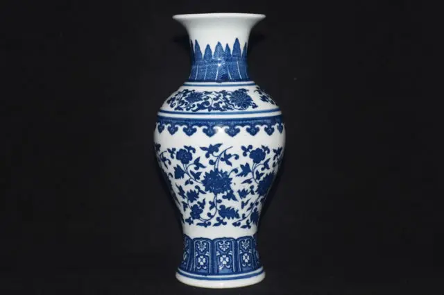 Изысканный Китай Ручная роспись цветок синий и белый фарфор ваза Qianlong Mark|porcelain