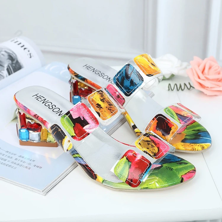 Женские босоножки на квадратном каблуке стразы ручной работы коллекция 2018 года