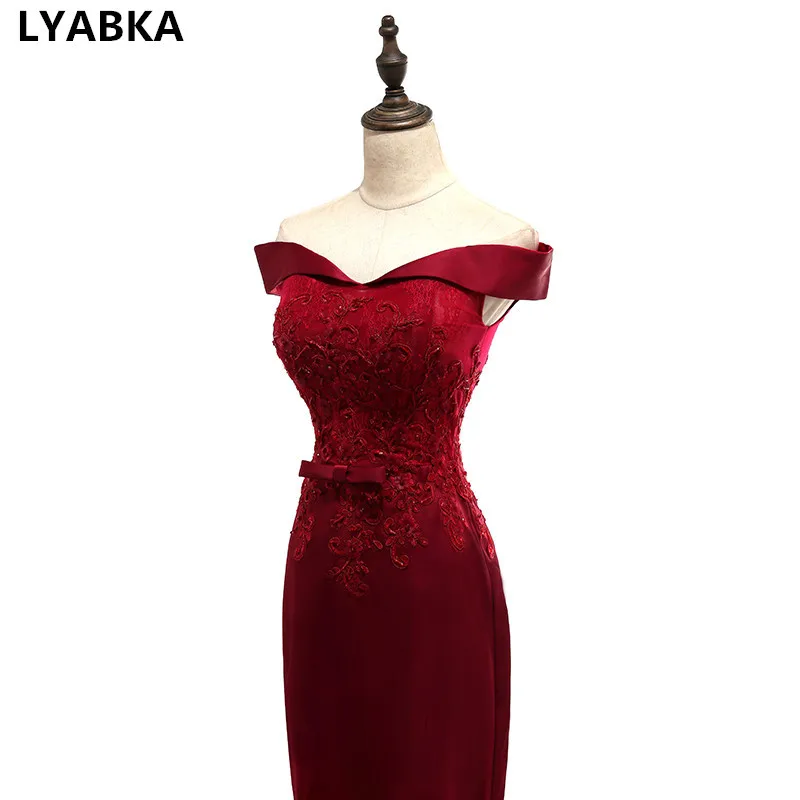 Вечернее платье Robe De Soiree на шнуровке бордовое атласное с аппликацией вечерние