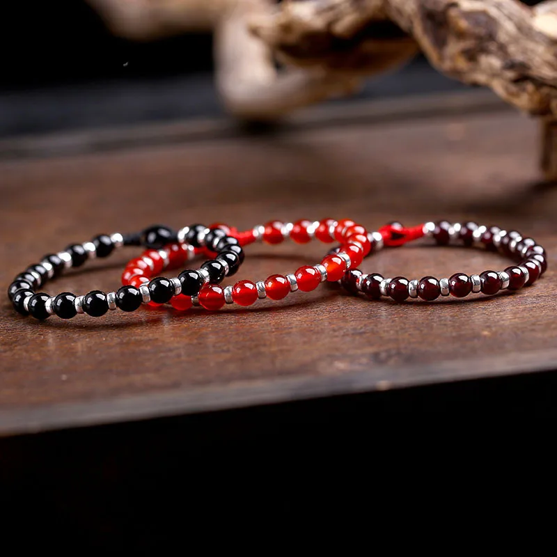 Натуральный черный красный агат кристалл счастливая фотография гранат