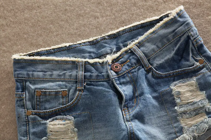 Женские джинсовые шорты с карманами