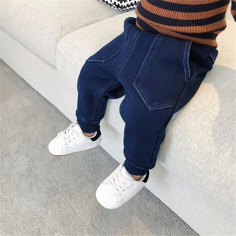 Модные зимние теплые брюки для мальчиков повседневные джинсы маленьких детей с