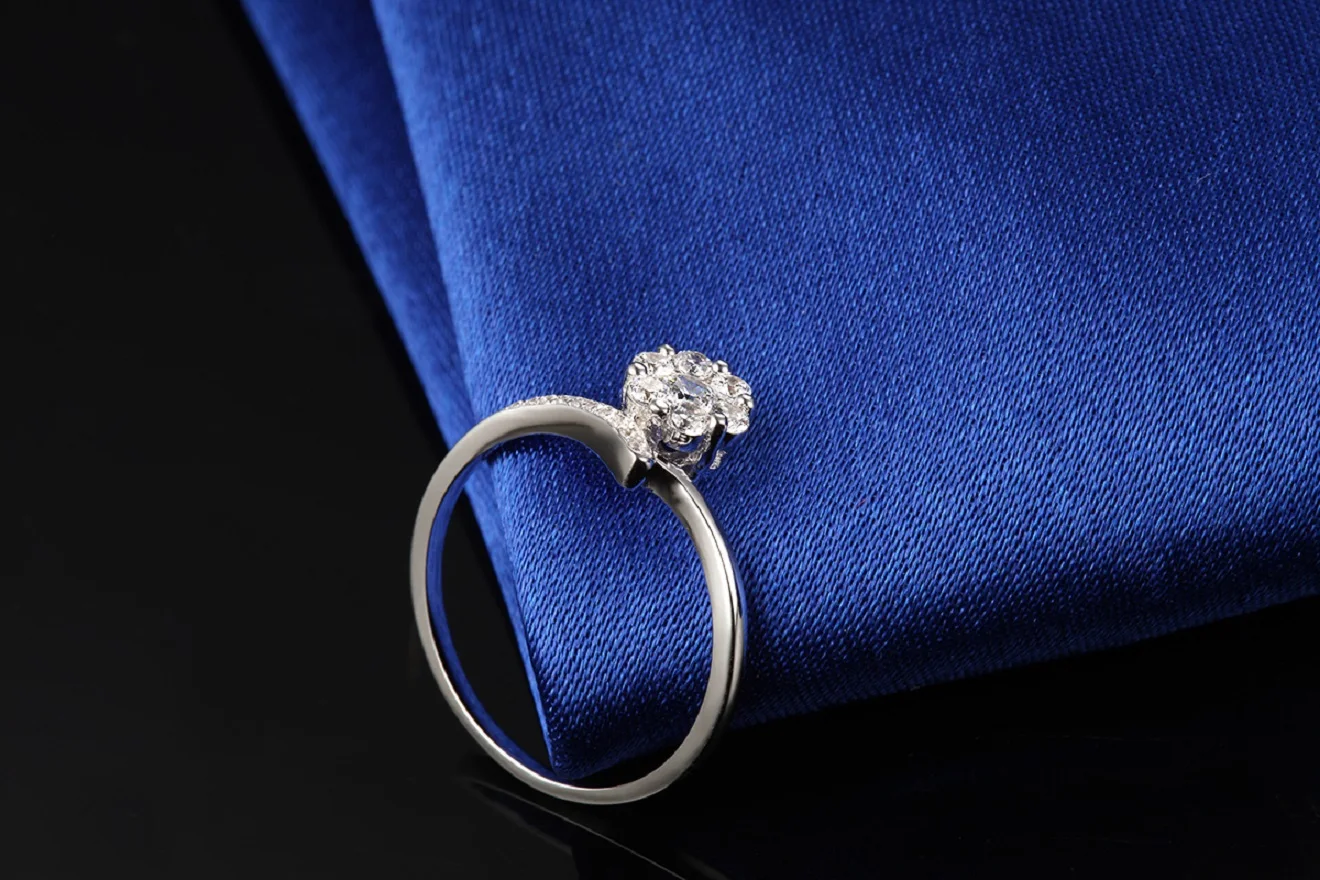 

Pretty Flower Diamond Ring for Women Tiny spot 925 Silver Ring White Gold Color Valentine Day & Birthday Gift