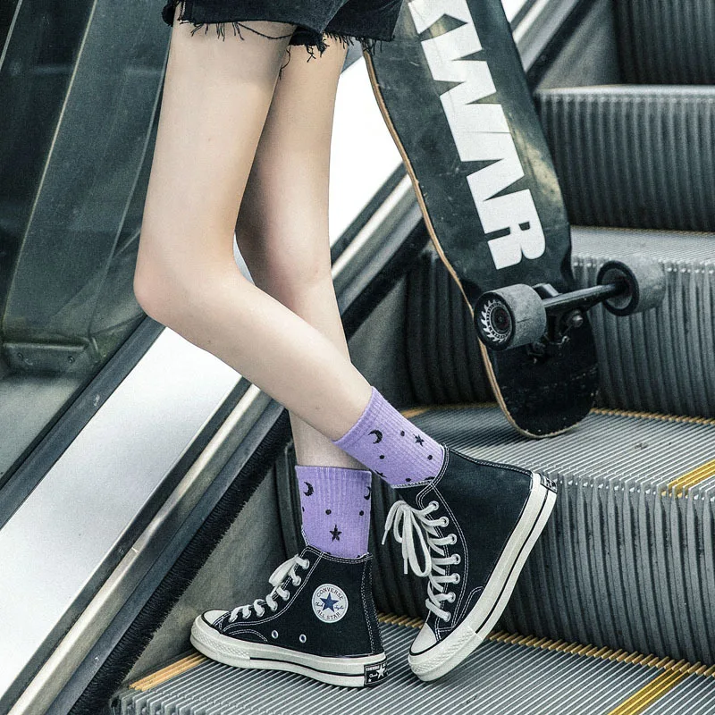 Модные женские повседневные носки с буквенным принтом новинка фиолетовые белые