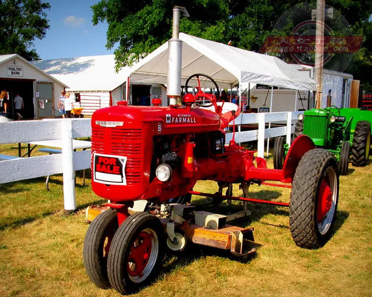 

Farmall B Tractor Case old metal farm vehicle simulation model toy US ERTL 1:16