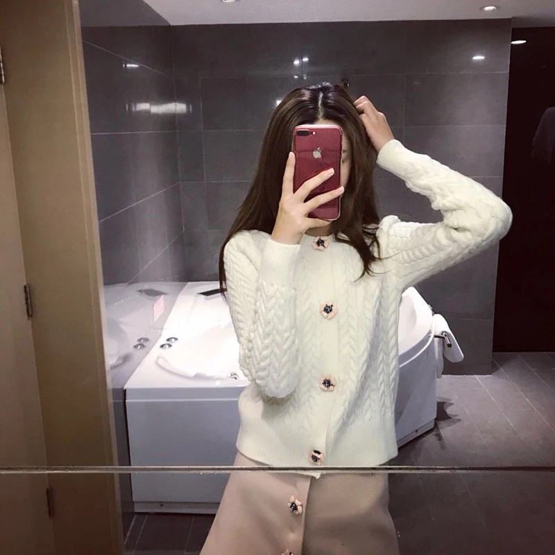 Женский комплект с юбкой на кнопках и цветочным принтом белый свитер кардиганы