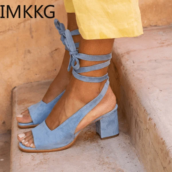 Женские босоножки-гладиаторы на шнуровке с открытым носком и ремешками модель