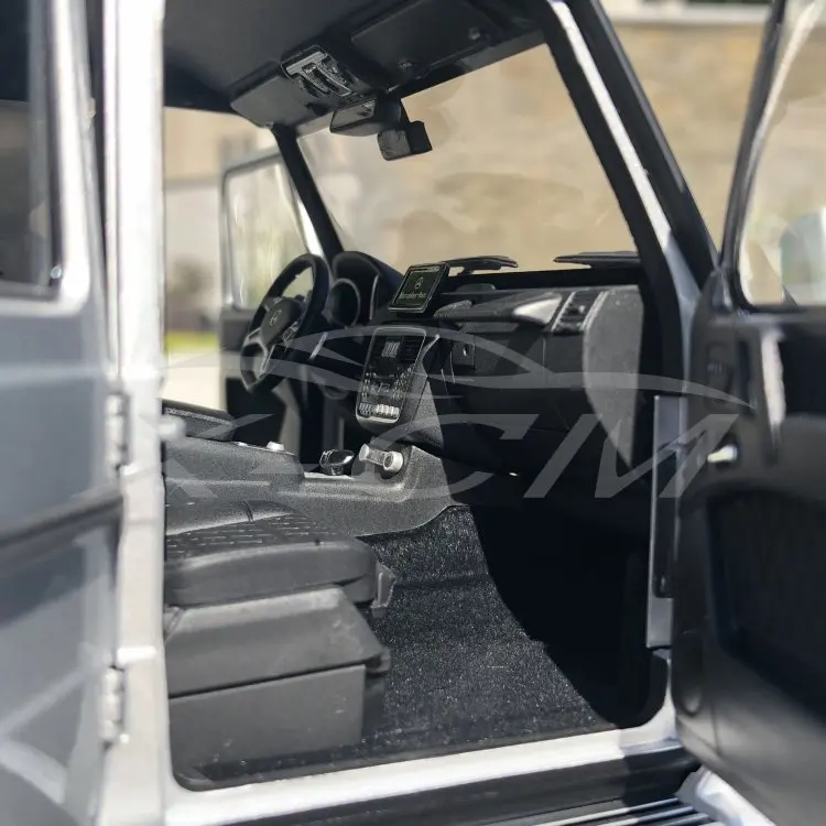 Литая модель автомобиля почти настоящая для G-Class 4x4(серебро) 1:18+ маленький подарок