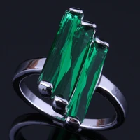 gorgeous rectangle green cubic zirconia silver plated ring v0434