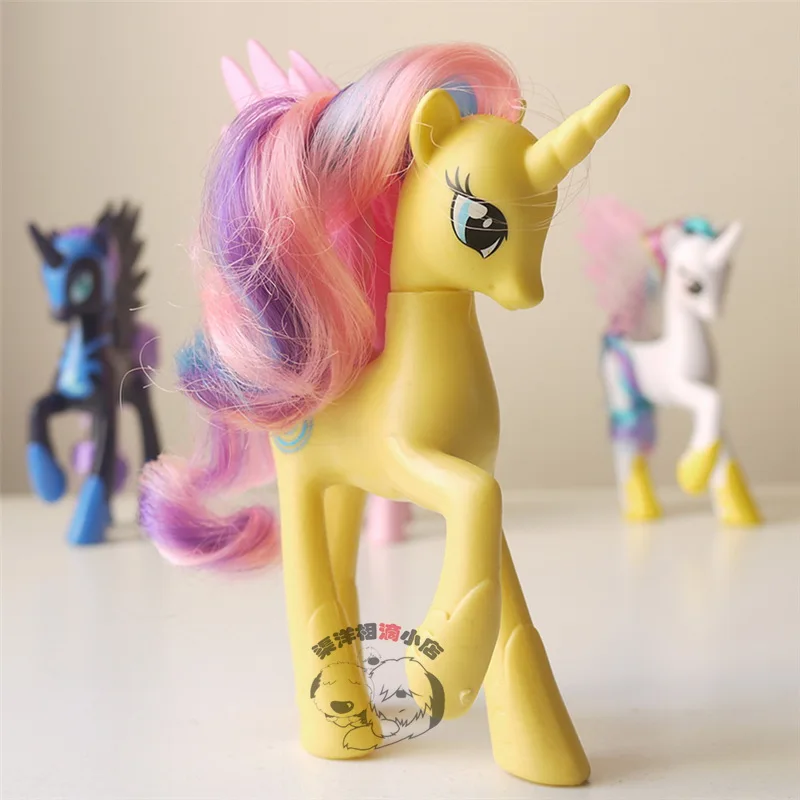 

P11 019 Action Figures 10-13cm Little Cute Horse Model Doll Princess Gold Lily Toys for Children