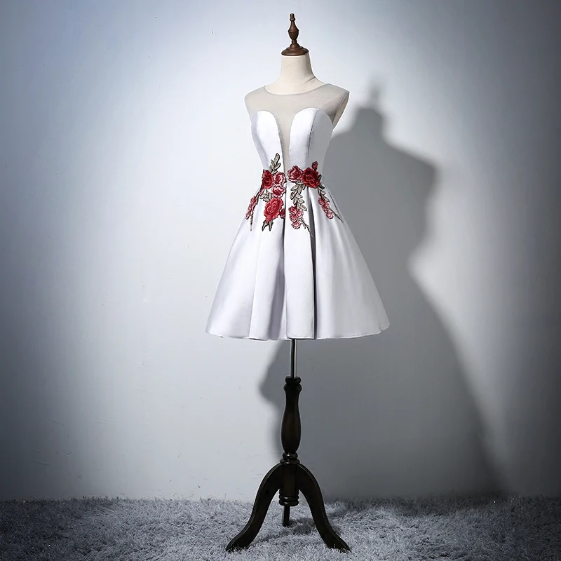 Короткие платья подружки невесты красивые с открытыми плечами и круглым вырезом