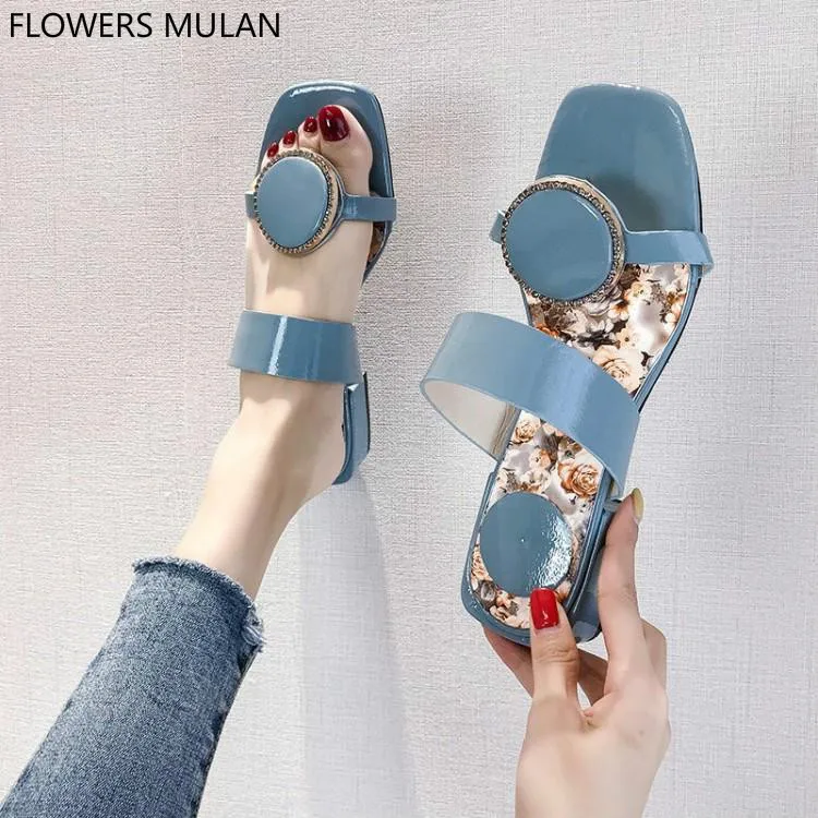 Светло голубые розовые белые кожаные шлепанцы с двумя пряжками женские слипоны