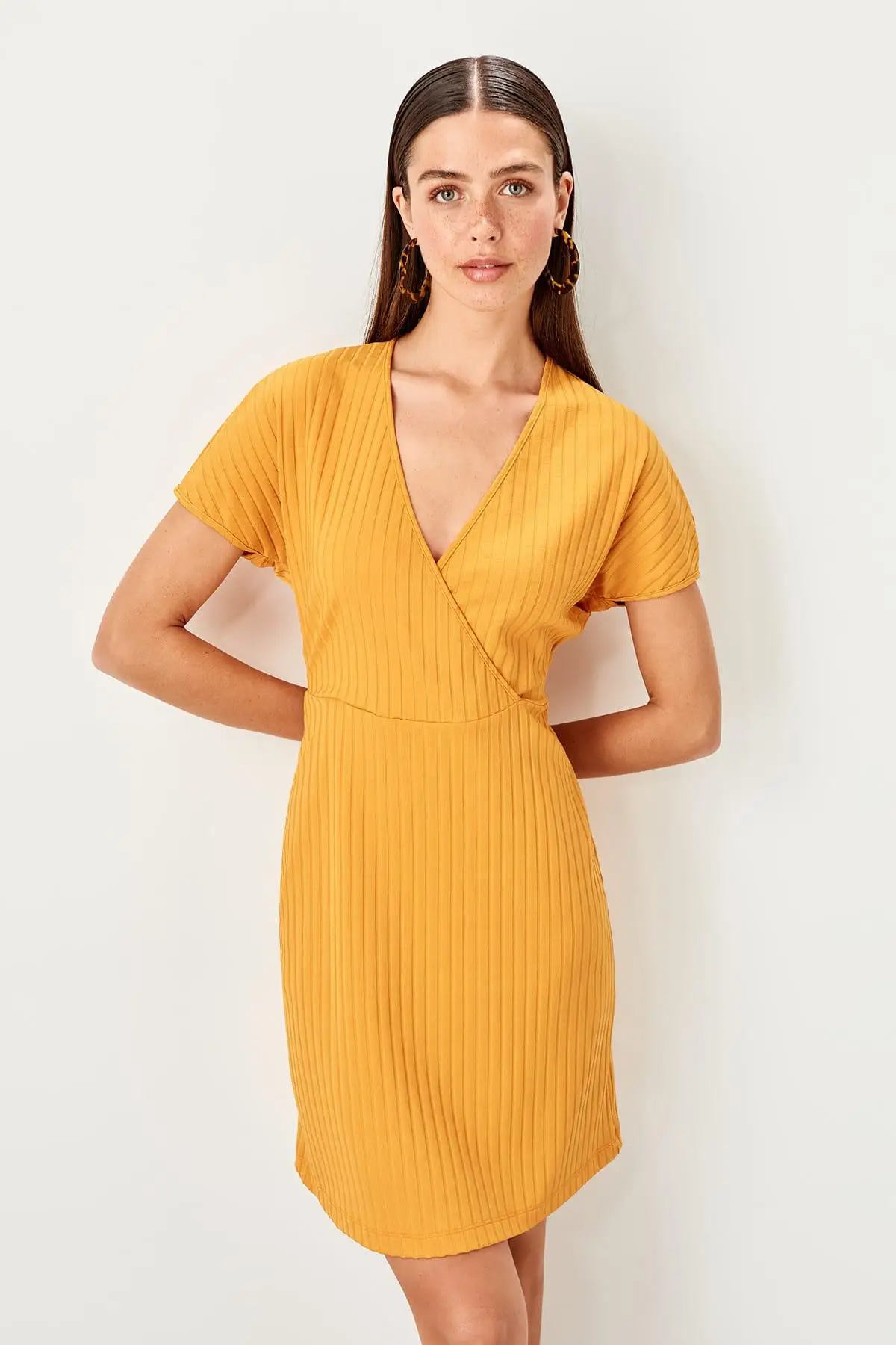 Trendyol желтое двубортное трикотажное платье TWOSS19XM0119|Женские платья| |