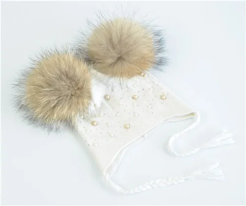 White natural fur Детская теплая зимняя шапка с двойным меховым помпоном, вязаная шерстяная шапка для маленьких мальчиков и девочек, Шапка-бини с помпонами из натурального меха енота - Цвет: White natural fur