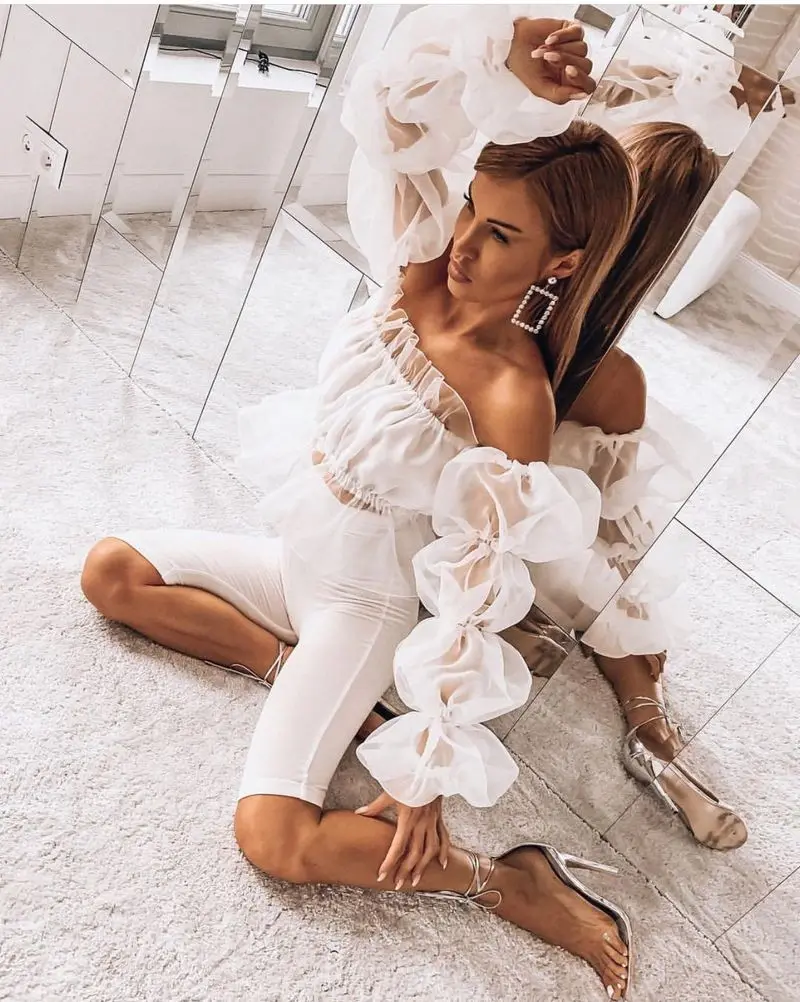 Сексуальный женский белый укороченный топ с открытыми плечами и рукавами
