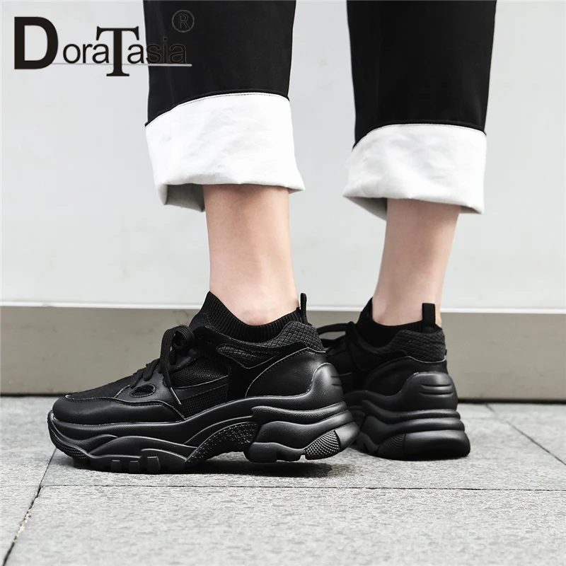 DoraTasia INS/Лидер продаж; черные носки для девочек; обувь для папы; коллекция года; сезон весна; обувь на плоской платформе из микрофибры; женская повседневная обувь для тенниса; женская обувь