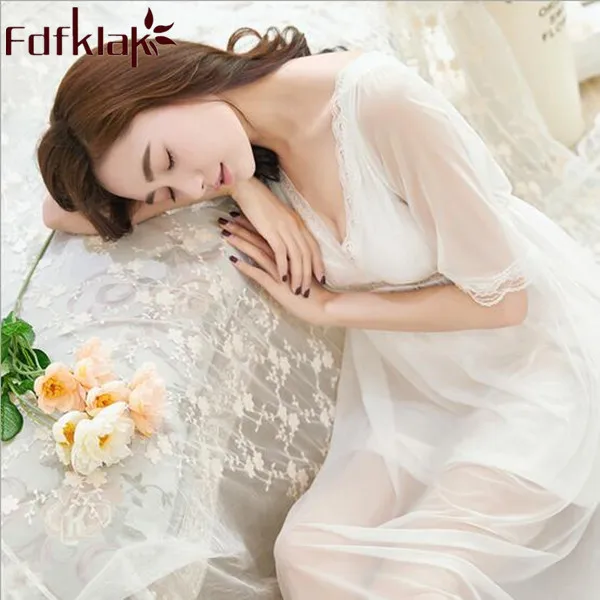 Женская ночная сорочка с коротким рукавом и глубоким V образным вырезом| |