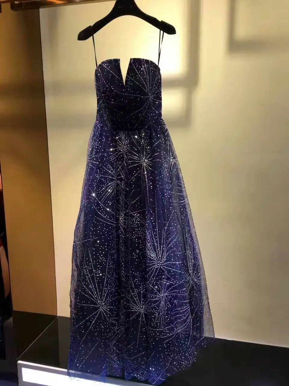 Элегантное платье для женщин вечернее без бретелек потрясающее праздничное