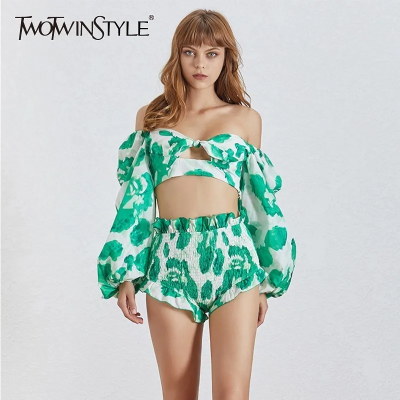 Женский комплект из двух предметов TWOTWINSTYLE укороченный топ с вырезом лодочкой и