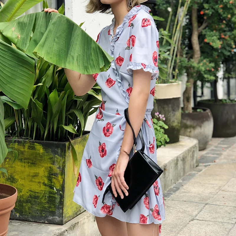 Элегантный ruched v шеи boho платье женщины с коротким рукавом цветочным принтом