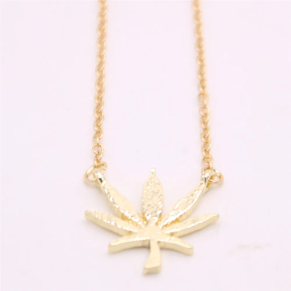 Женское ожерелье с подвеской в виде кленового листа