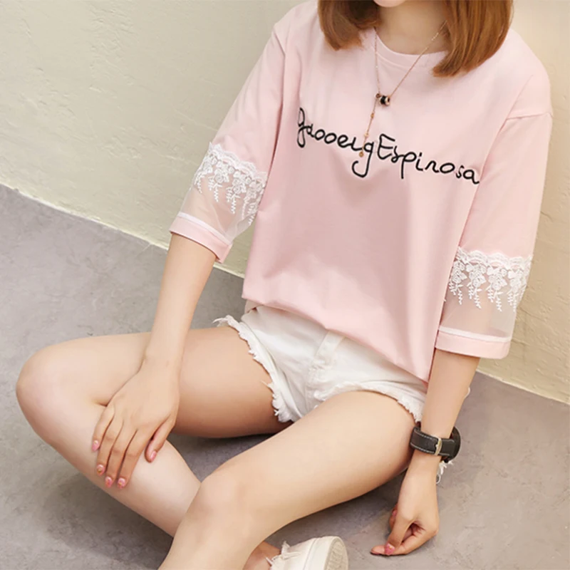 

Футболка женская, с коротким рукавом, круглым вырезом и вышивкой