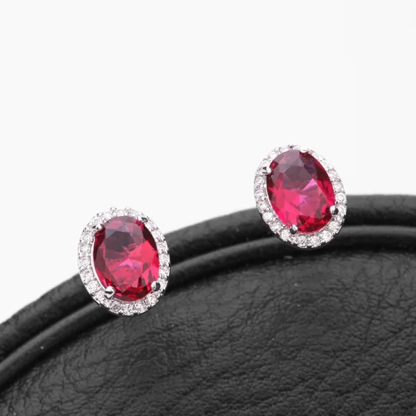 Элегантные серьги гвоздики с красным Рубином 2 3ct из стерлингового серебра