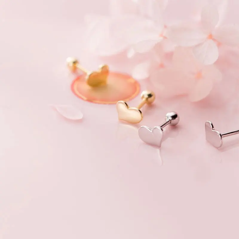 Милые маленькие серьги-гвоздики Серебряного и золотого цвета в форме сердца для