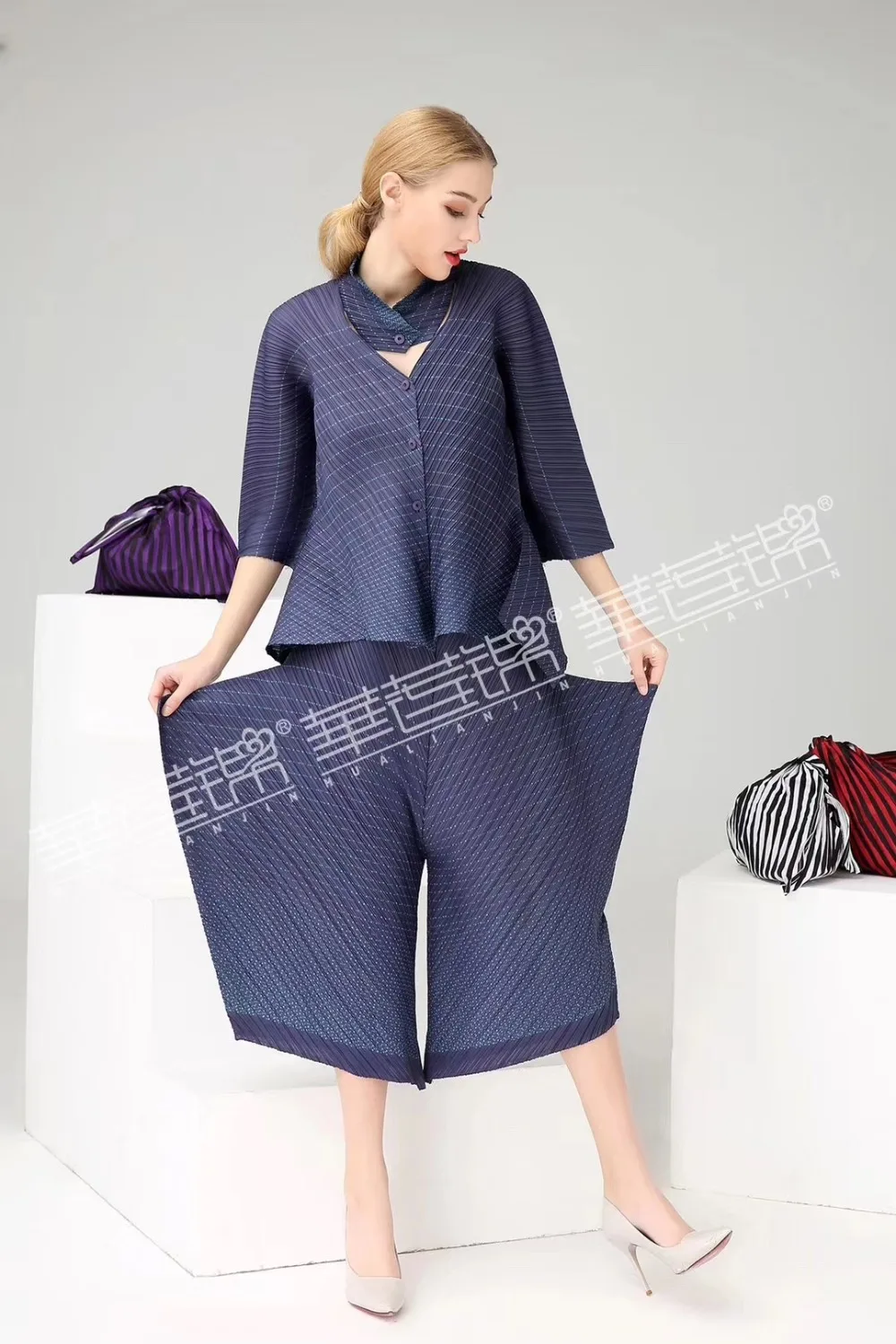 

Miyake new Style v-neck three quarter singe breasted T-shirt in the fold calf-length pants two-piece outfit IN STOCK