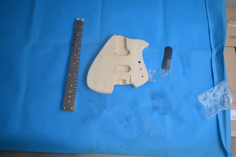 Безголовый корпус электрогитары и шея Неокрашенная с задней крышкой без