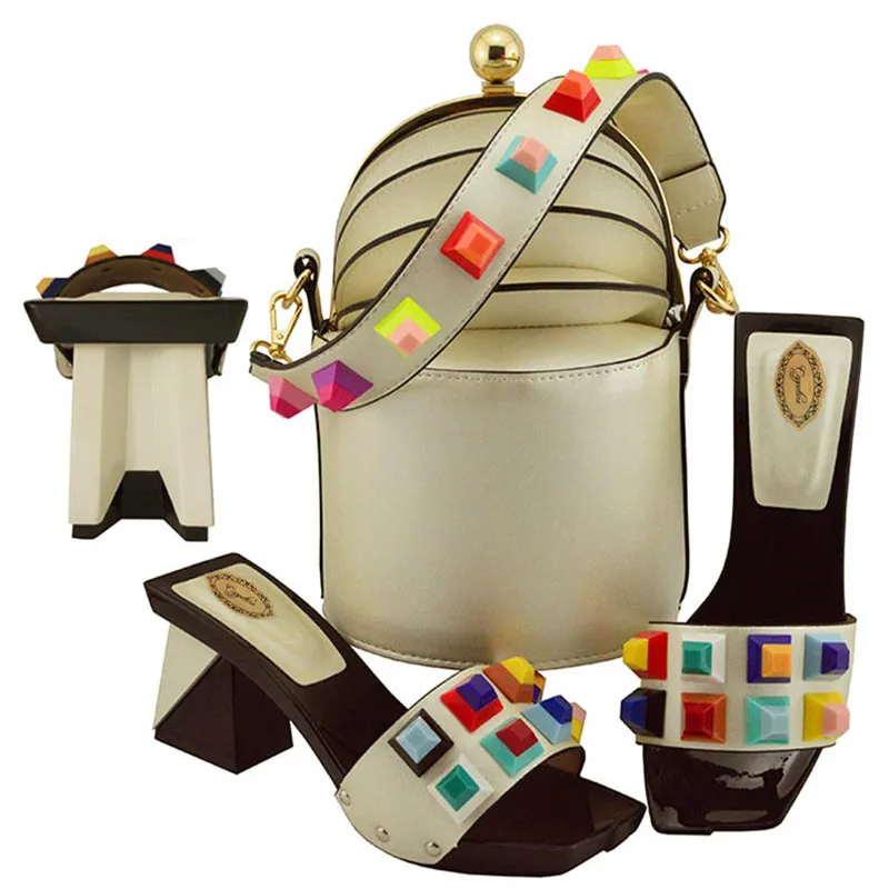 Бежевый Latest Fashion PU Leather Shoes And Bags To Match Set Nigerian Woman Shoes With Bag Set Bag Set For Wedding On Stock MD011 - Цвет: Бежевый