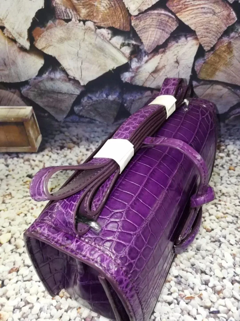 Рисунок 5 - Сумка женская из крокодиловой кожи