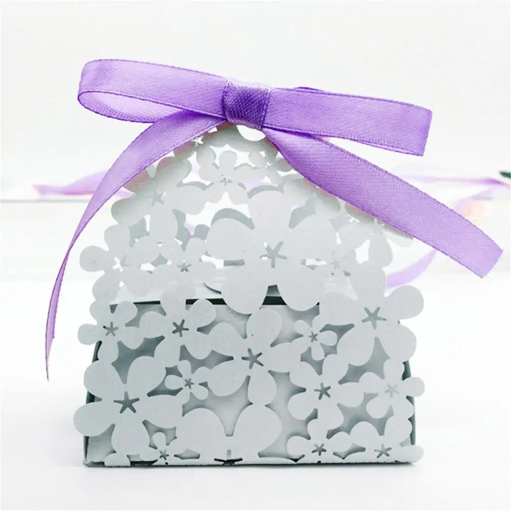 White 50 шт./лот, подарочная картонная коробка с цветочным узором, лазерная резка, полые подарки, упаковочные бумажные коробочки для гостей, товары для свадебной вечеринки - Цвет: White