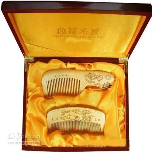 Характеристики Подарочная расческа из бокса две штуки высшего класса Свадьба 2020