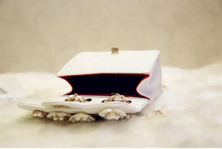 

Angelatracy 2019 New Arrival Korean Fashion 3D Floral Pearl Women Thread Mini Female Single Shoulder Cover Dinner Single PU Bag