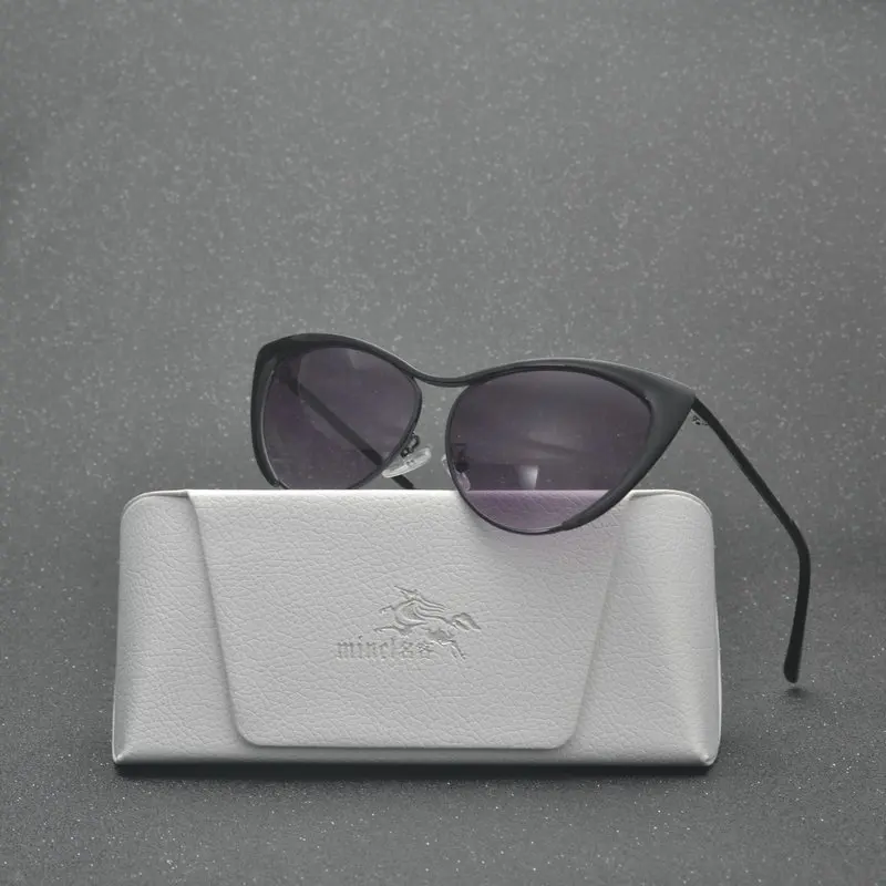 Женские солнцезащитные очки в металлической оправе с зеркальными линзами |