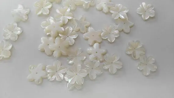 50pcs 10 12 15mm Genuine MOP Shell bead Pearl filigree florial snow flake flower petal pink red white Carved beads | Украшения и