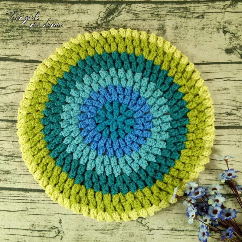 Miglior Handmade Crochet Stripe Divano Sedia Cuscino Coreano Crochet Lana Rotondo Cuscino Del Sedile FAI DA TE Home Decor Tovagliette Tappeto 35 Cm 2 Pz/lotto