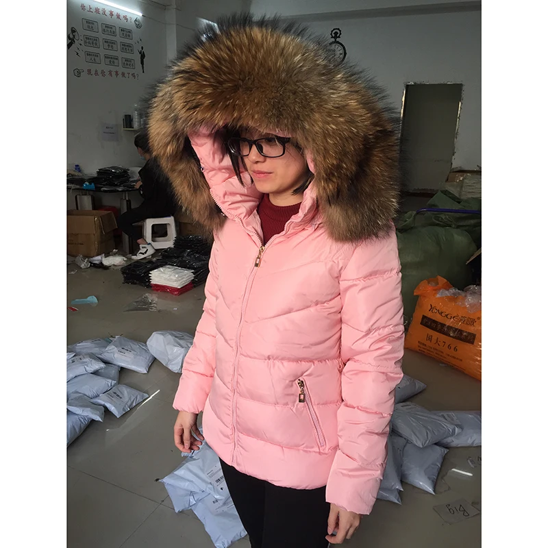 Новинка женские зимние пальто черные красные большие с капюшоном и меховым