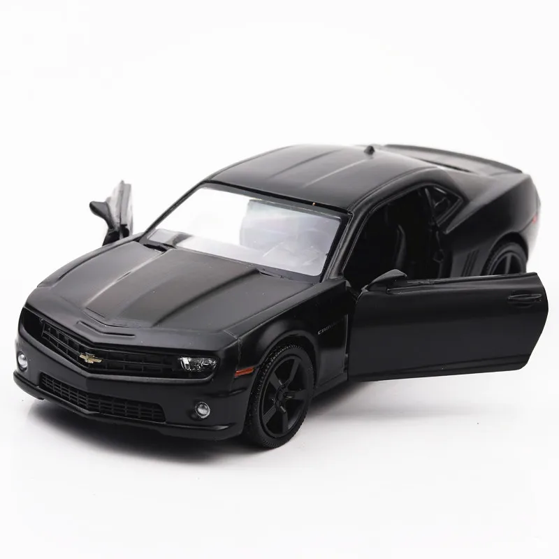 1:36 Chevrolet Comaro модель Бамблби автомобиль из сплава упакованный в коробку | Игрушки и
