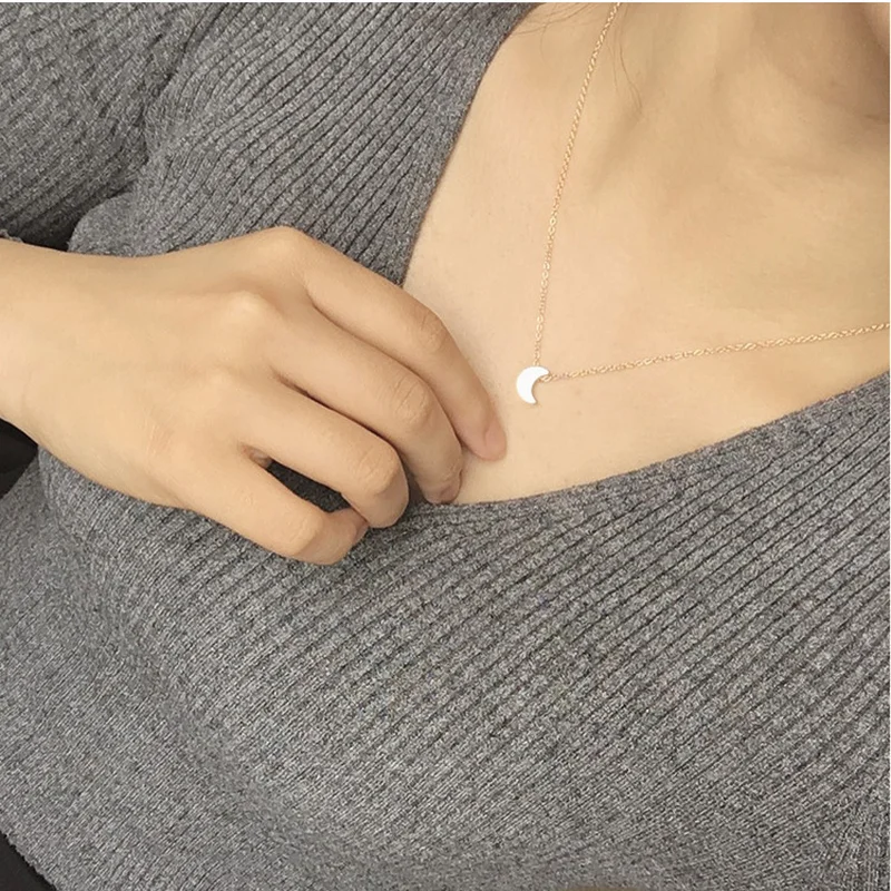 Женское колье с подвеской в виде маленькой Луны Bijoux Femme золотистого цвета