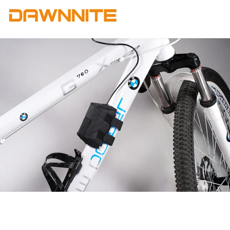 New 10000mAh Bicycle Bike Front Light 4x 18650 Battery Pack Silicon Waterproof Rechargeable Headlight Power Bank + 8.4V Charger
New 10000mAh Bicycle Bike Front Light 4x 18650 Battery Pack Silicon Waterproof Rechargeable Headlight Power Bank + 8.4V Charger