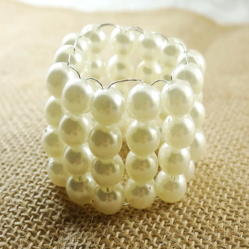 Жемчужное украшение из колец для свадебных салфеток | Дом и сад