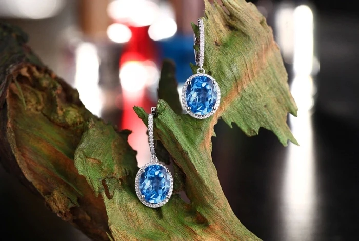 Женские серьги с натуральным голубым топазом 750 карата и круглым бриллиантом 11 2 |