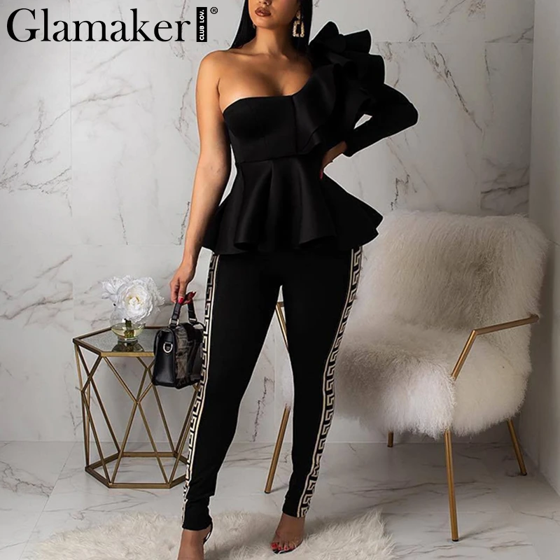 Женская блузка с длинным рукавом Glamaker белая облегающая на одно плечо баской и