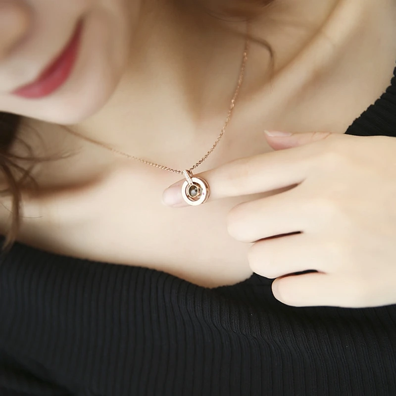 Ожерелье с подвеской Я тебя люблю на 100 языках ювелирные изделия из розового