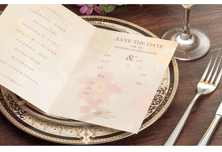 50 шт. золотисто красные Пригласительные открытки с цветами лазерной резки